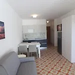 Renovated By The Apartment Lignano Sabbiadoro